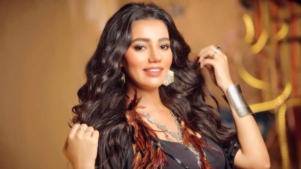 الفنانة سمية درويش