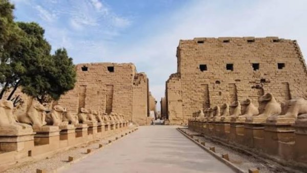 وزارة السياحة والآثار توضح حقيقة إنشاء كافيتريا جديدة بمنطقة معابد