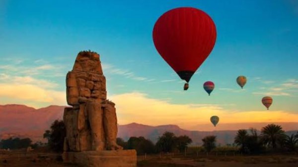 تمثالا ممنون بالأقصر