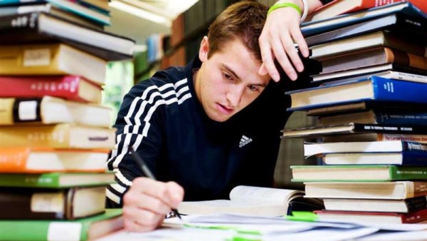 كيف تتعامل مع الخوف والقلق في أول أيام امتحانات الثانوية العامة؟   