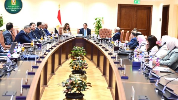 وزيرة التنمية المحلية والبيئة تستعرض رؤية الوزارة لمشروع قانون الإدارة المحلية الجديد 