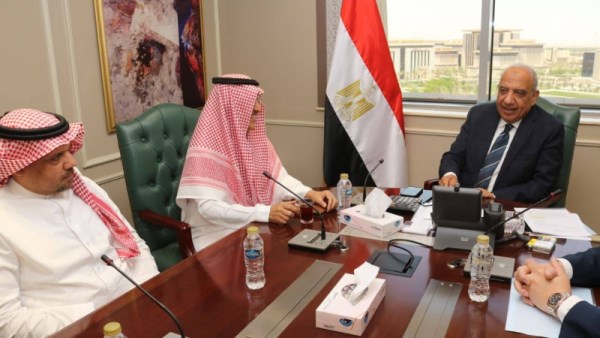  وزير الكهرباء مع الوفد السعودي 