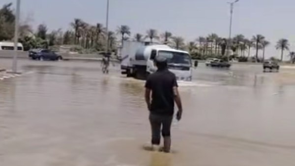 كسر مفاجئ لخط مياه