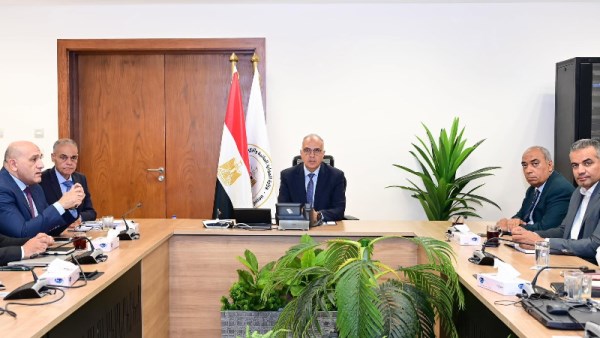 وزير الموارد المائية والري