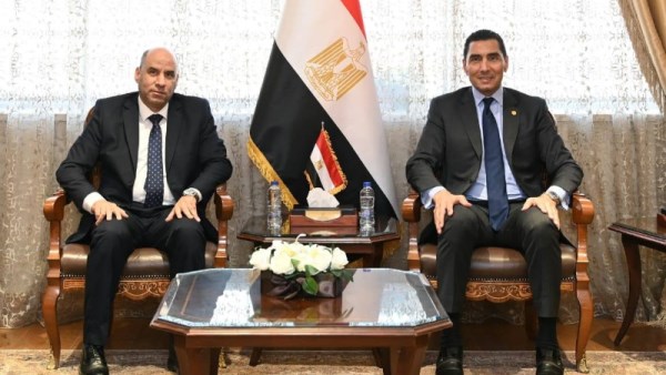 وزير العمل ووزير الشباب والرياضة 