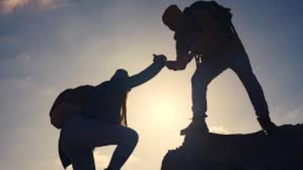 مساعدة الأخرين 