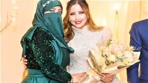 المتهمة ووالدتها