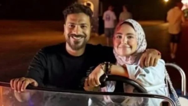 مصطفى أبو سريع وزوجته 