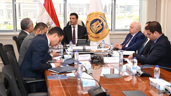 وزير الصناعة