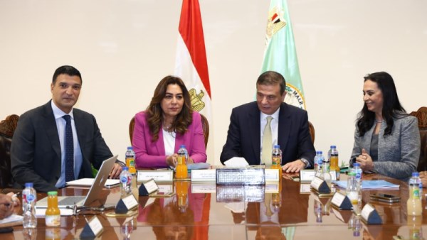 وزير الصناعه 
