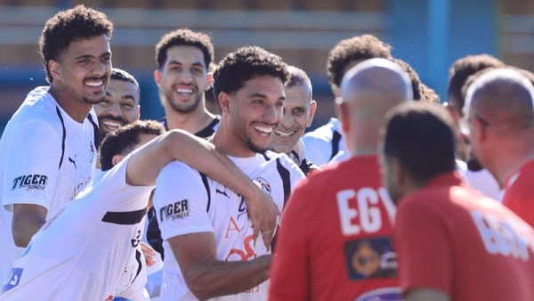 احتفال لاعبي المنتخب بإنضمام مرموش