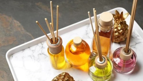 كيف تصنع معطر جو للمنزل ثابتا وبروائح عطرية مميزة