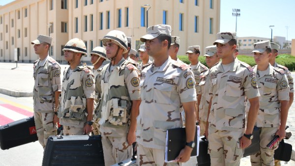 الرئيس يتفقد مقر القيادة 
