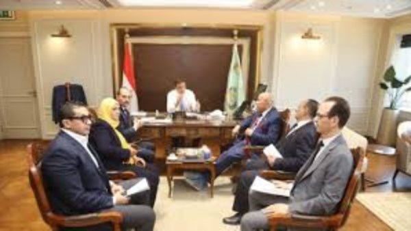  وزير الزراعة يلتقي أعضاء مجلسي النواب والشيوخ لبحث طلبات المواطنين