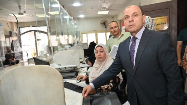  متابعته المستمرة لمستوى الخدمات المقدمة للمواطنين 