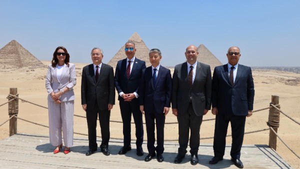 جولة تفقدية بالأهرامات  