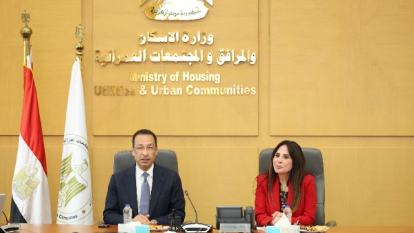 وزيرة الاسكان ووزير الاتصالات 