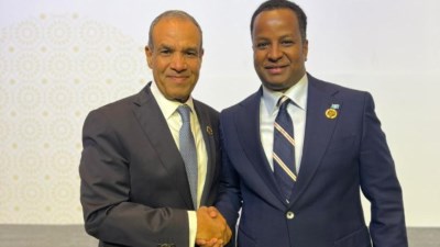 وزير الخارجية يجري اتصال هاتفي بنظيره الصومالي