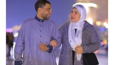 زوجته يثير ضجة على مواقع التواصل