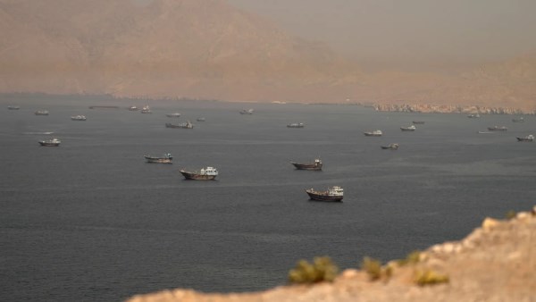  طهران تعتزم فرض بدل خدمات بمضيق هرمز 