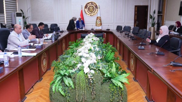 وزير العمل يختتم مقابلات الوظائف القيادية