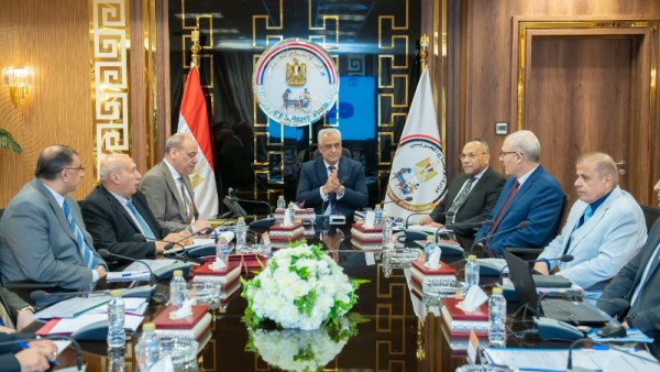 وزير الإنتاج الحربي 