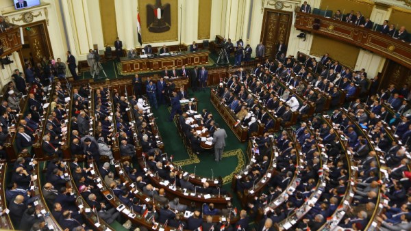 مطالب برلمانية بتسريع تراخيص المشروعات الصغيرة والصناعية للشباب