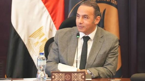 الدكتور إسلام عزام