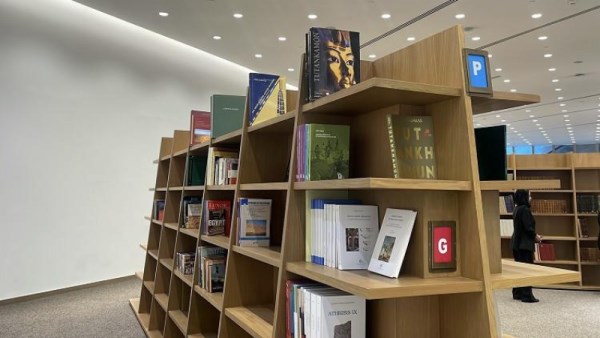 مكتبة المتحف المصري الكبير 