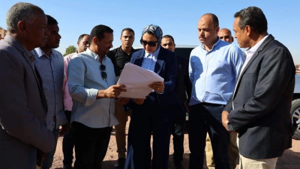 محافظ الوادي الجديد تتفقد المشروعات 