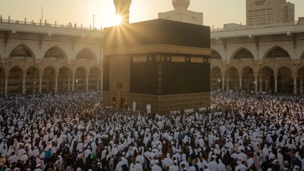 وزير السياحة يعتمد الضوابط المنظمة لموسم العمرة