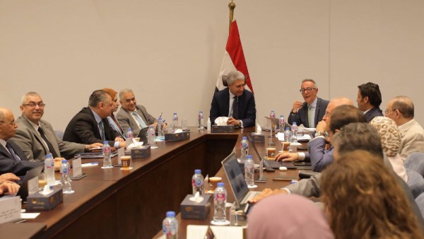 اجتماع وزير السياحة 