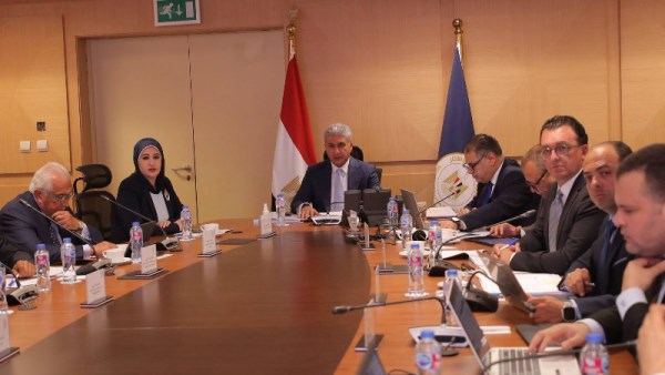 اجتماع وزير السياحة
