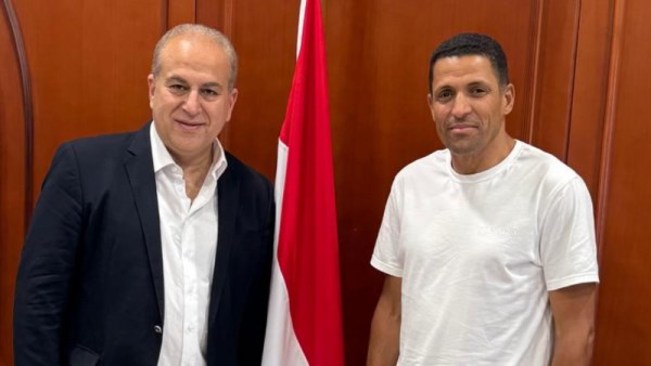 سفير مصر بالمغرب يستقبل الحسين عموتة 
