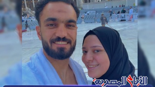 مصطفى زيكو مع زوجته