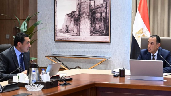 وزير الرياضة مع رئيس الوزراء
