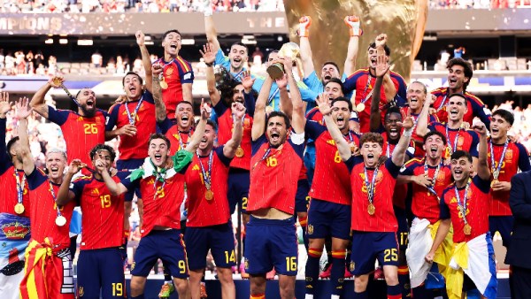 منتخب إسبانيا يتوج بطلا لكأس العالم