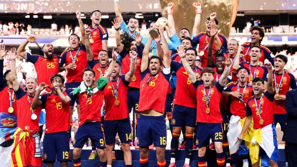 منتخب إسبانيا يتوج بطلا لكأس العالم