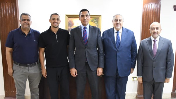 وزير الرياضة يستقبل  مصطفي عسل 