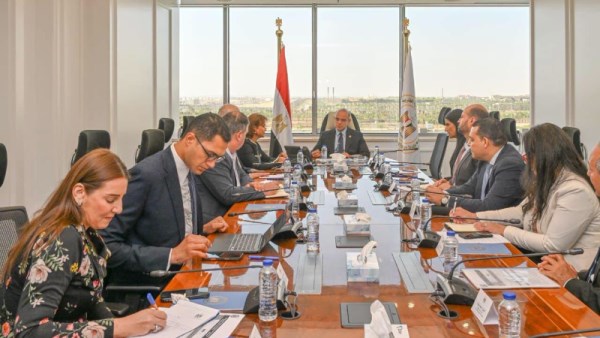 اجتماع وزير الاستثمار 