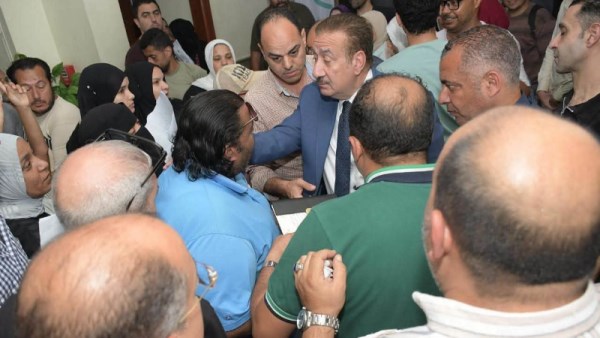 محافظ بورسعيد يستجيب لشكاوى المواطنين داخل التأمين الصحي