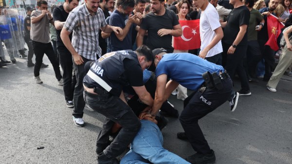 تركيا تشدد حملة الاعتقالات قبل قمة الناتو