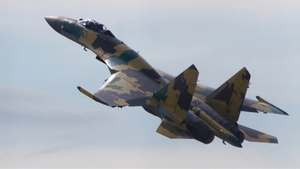 الدفاعات الأوكرانية تسقط مقاتلة سو-35 الروسية