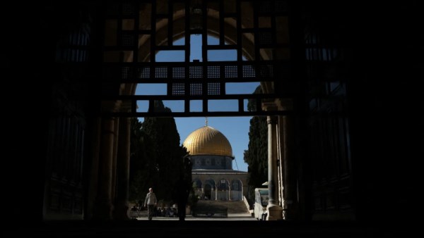 جيش الاحتلال الإسرائيلي يغلق بوابة المسجد الأقصى
