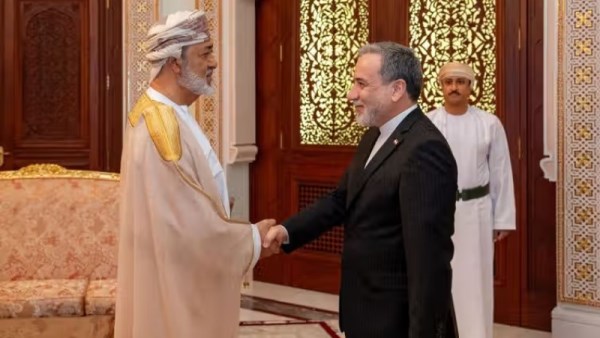عراقجي ورئيس سلطنة عمان