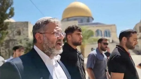شاهد| بن غفير يرقص داخل المسجد الأقصى