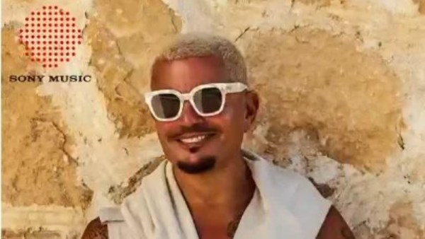 لوك عمرو دياب الجديد
