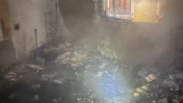 جانب من اندلاع الحريق بالشقة