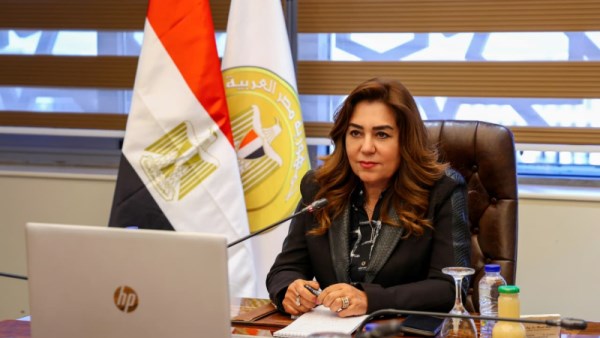 وزيرة التنمية المحلية والبيئة تتابع جهود وحدات السكان بالمحافظات