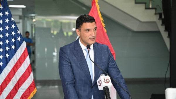 وزير الصناعة 